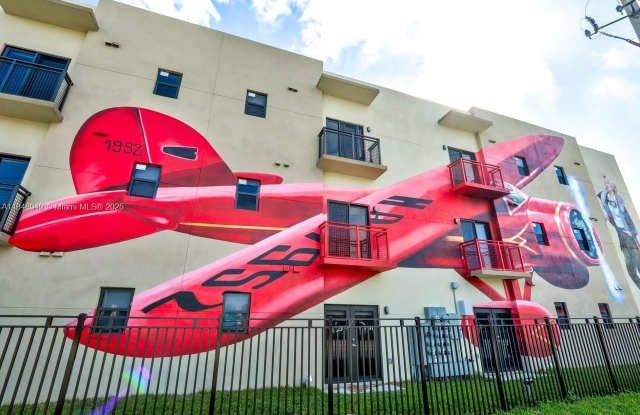 Photo of 339 W 78th Road