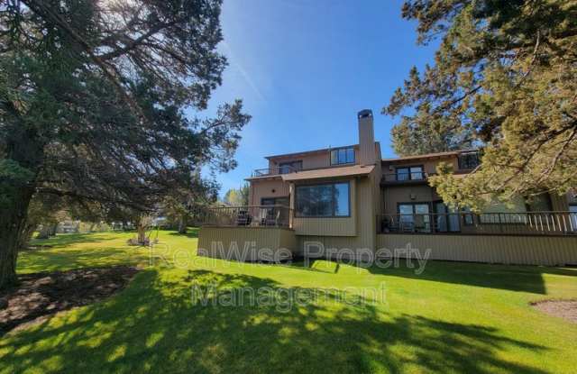 6901 Robin Ct