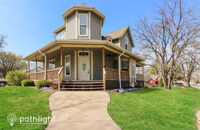 210 East Hale Street - 210 East Hale Street, Spring Hill, KS 66083