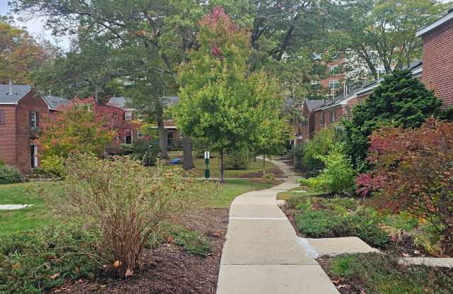 See YT Video! Massive Luxury 2bed Townhouse! Gas, Heat and Hot Water Included in Gorgeous location