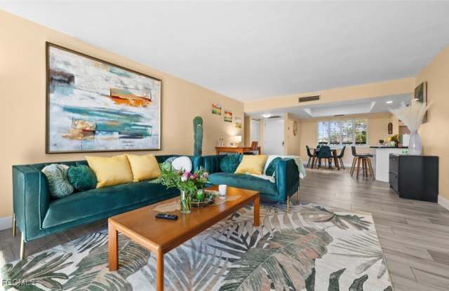 413 Augusta Boulevard unit: 302