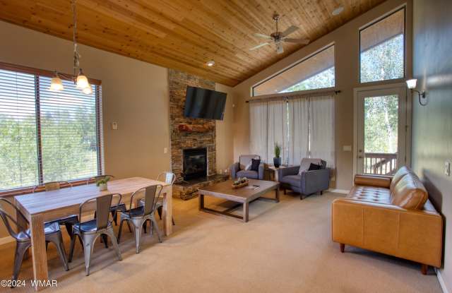 1400 W Navajo Lane unit: 18