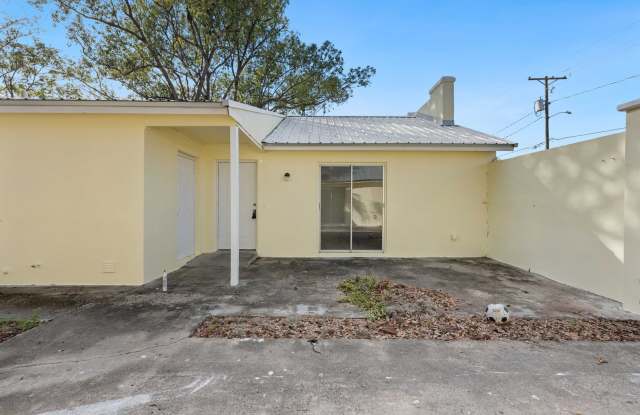 GORGEOUS 2BR/1BA Apartments! Convenient Location! Walking Distance to Downtown Shops  Restaurants! NO APLICATION FEE!