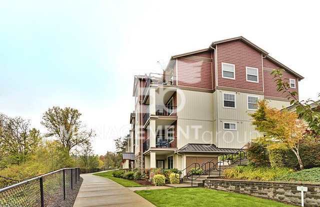 Light  Bright Timberland Condo in NW Portland MUST SEE!!! Garage Included