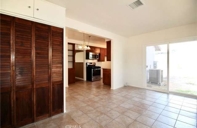 13211 Schoenborn Street