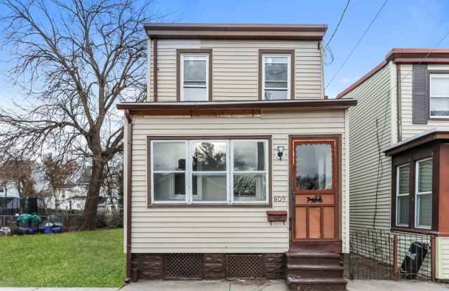 809 Cumberland Street
