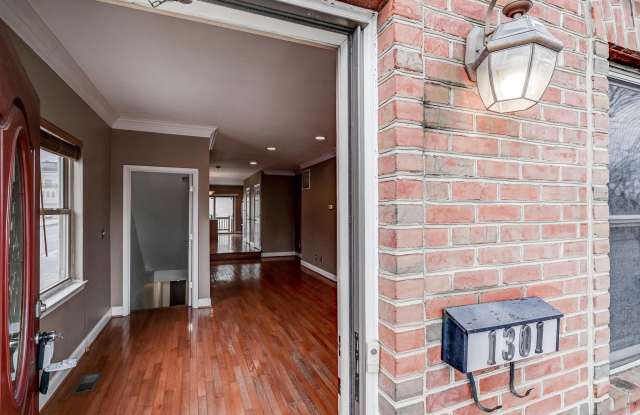 1301 S CLINTON STREET