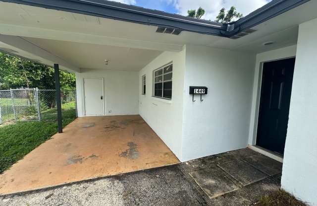 Remolded 3 Bed 2 Bath Single Family Home! West Palm Beach. NO HOA!