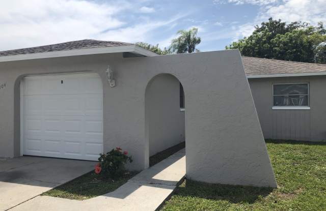 Photo of 104 SE 16th Pl Apt B