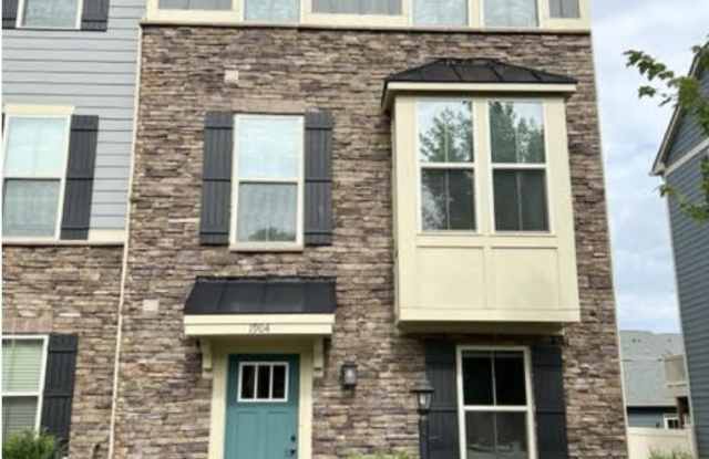 1904 GLISSADE LN