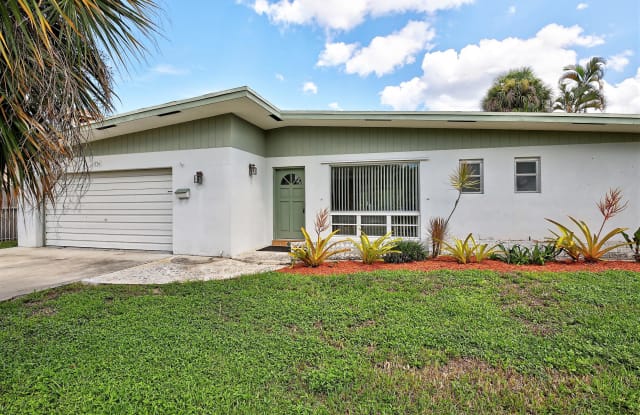 526 NE 8 Avenue - 526 NE 8th Ave, Deerfield Beach, FL 33441