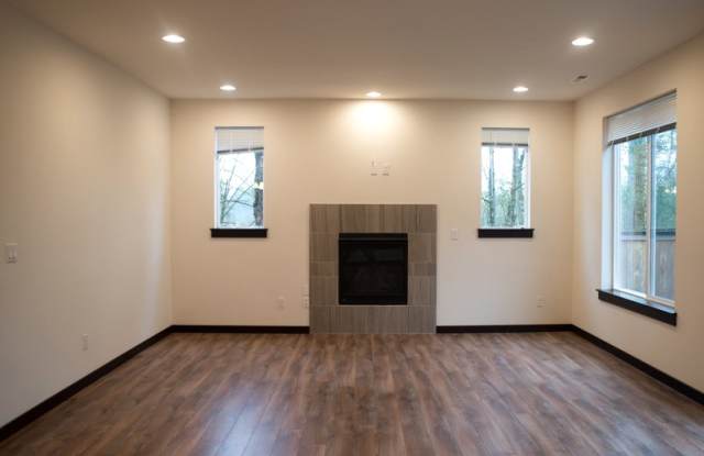 17707 3rd Avenue Southeast