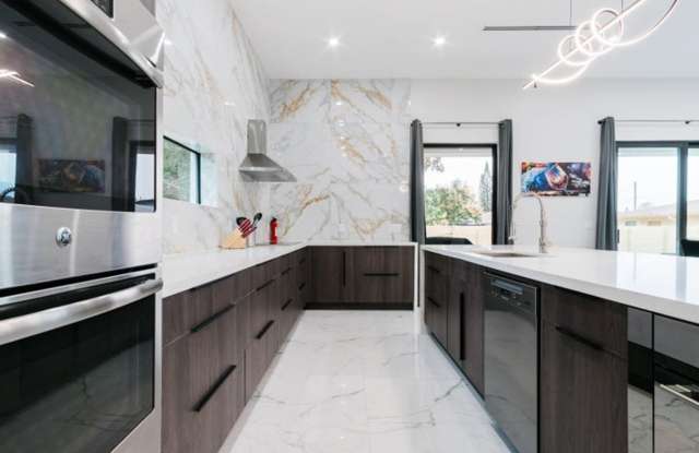 Photo of 909 NW 4th Avenue, Hallandale Beach, FL 33009