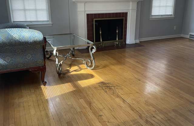 17512 Wisconsin Street