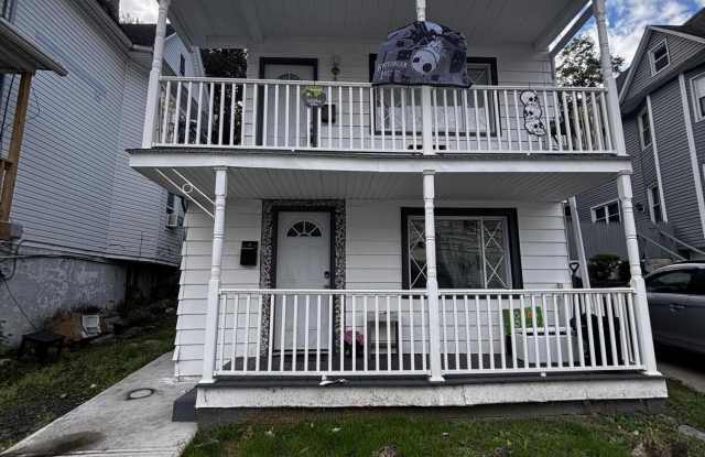 Photo of 98 W Chestnut Street