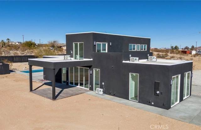 3460 Stonehill Avenue