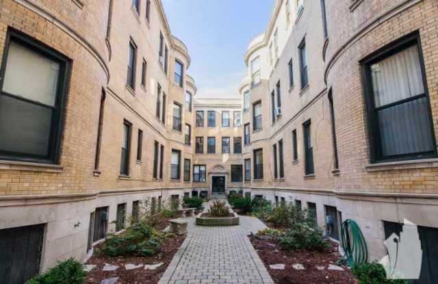 Photo of 1220 North Dearborn St.