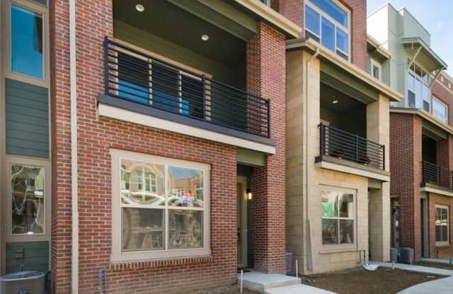 Beautiful 3 bed/3.5 bath Superior Townhome - Available May 4th!