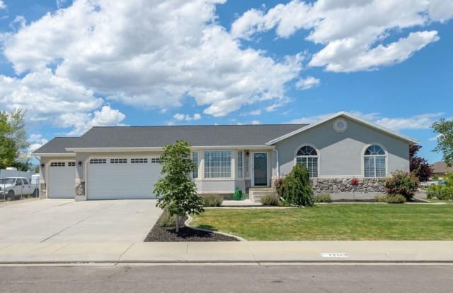 12402 S Elm Meadows Rd 3120 W - 12402 3145 West, Riverton, UT 84065