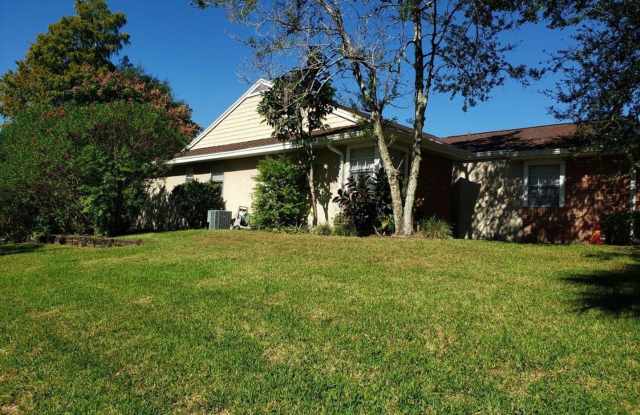 220 Phlox Dr