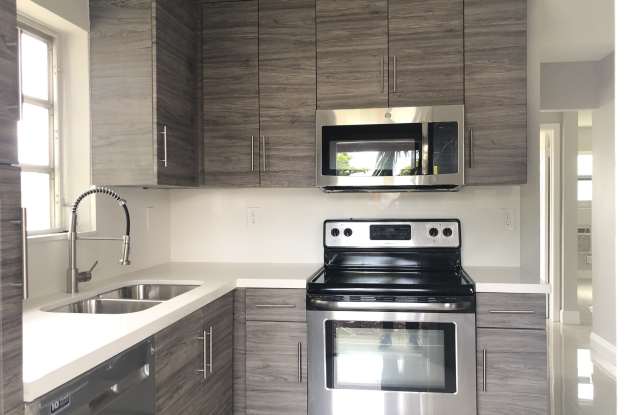 Photo of 811 NW 6 Avenue - 3