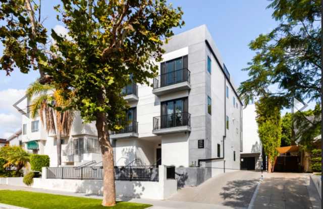 Photo of Modern 3 bed/3 bath townhome with 900 sf private rooftop!
