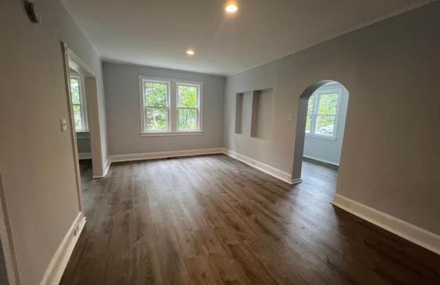 705 W WHITE HORSE PIKE