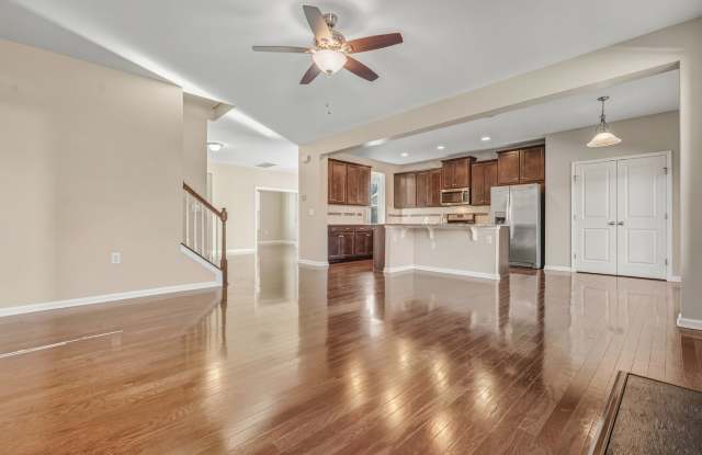 Available Now! 5 Bedroom, 3 Bath with Fenced In Backyard