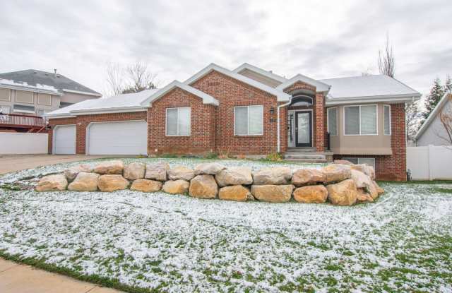 Photo of Gorgeous Bountiful Home w/ Solar  3 Car Garage