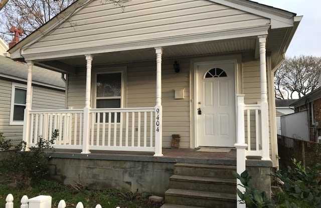 Lovely 2 BR single family home w/back yard