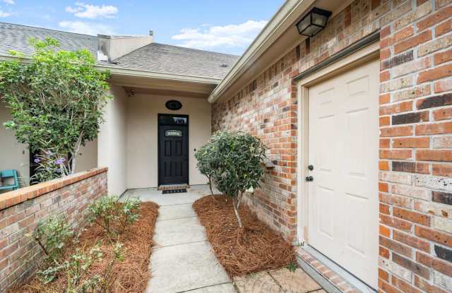 Spacious 3 Bedroom Waterfront Property for Lease