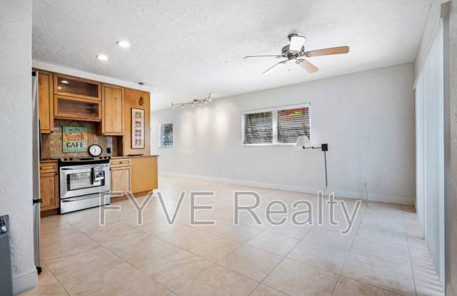 261 NE 19th Ave - 261 Northeast 19th Avenue, Deerfield Beach, FL 33441