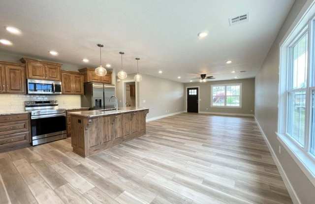 1931 N St Louis Avenue