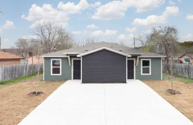 Spacious 3-Bedroom Home with Hardwood Floors & Modern Finishes in Seguin