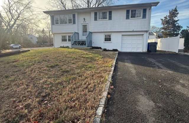 606 Vaughn Ave
