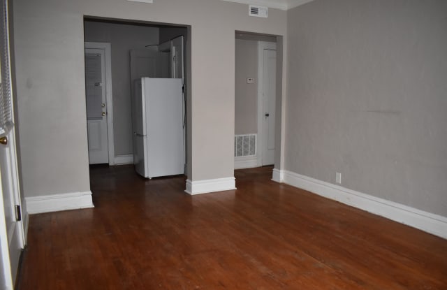 4905 Winona Avenue - 2E