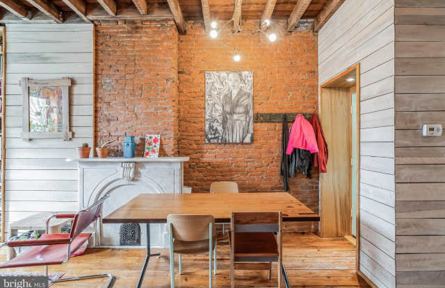 1917 E CUMBERLAND STREET