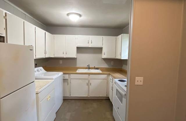 2 Bedroom/1 Bath Duplex at 421 Cedar Valley Dr. Convenient to Nolensville Pike, shops and restaurants