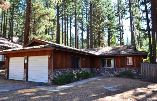 Single level 3BD Close to Heavenly & the casinos! Avail. for a 3–6-month seasonal lease starting 11/01/2026.