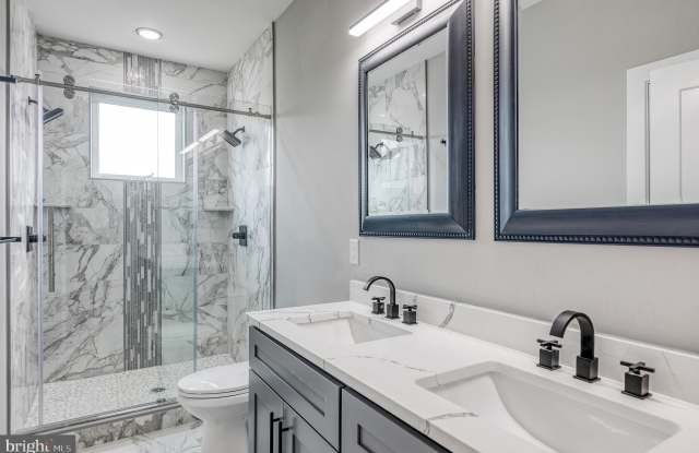 1917 N LAWRENCE Street unit: Ph