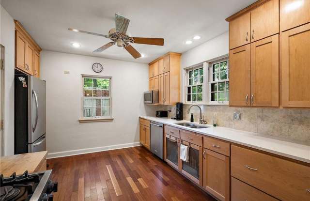 1921 Humboldt Avenue S