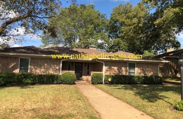 3415 Vagas Dr