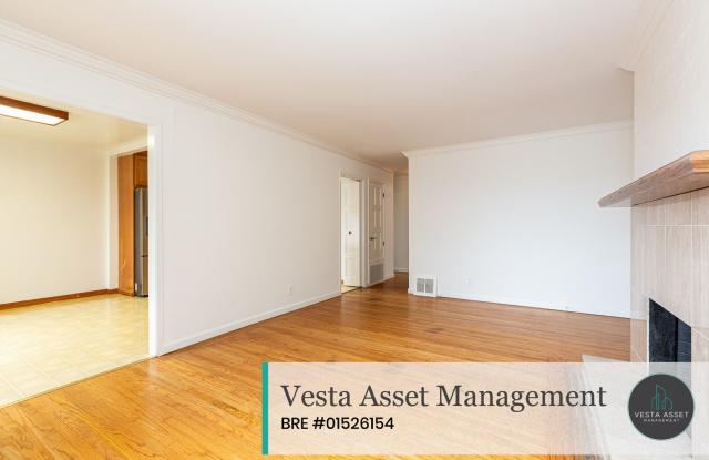 Bright & Inviting Three-Bedroom Home with Easy City Access