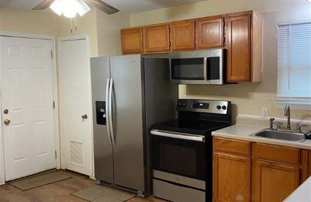 906 San Antonio Street