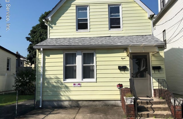 8 Dix Place - 8 Dix Place, Staten Island, NY 10304