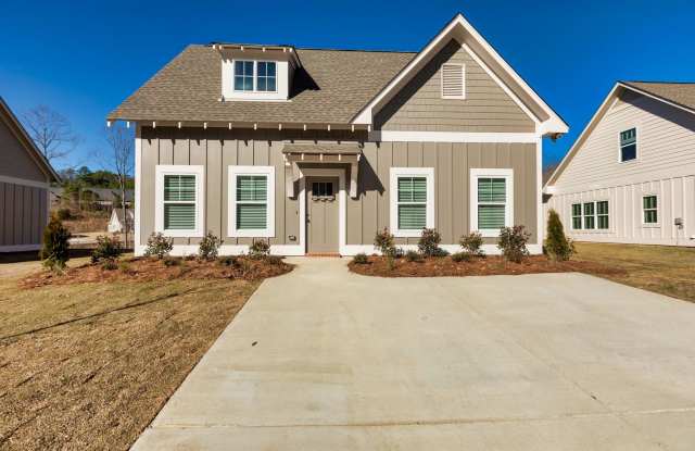 Single Family Home With Spacious Backyard