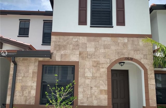 10628 W 33rd Way - 10628 W 33rd Way, Hialeah, FL 33018