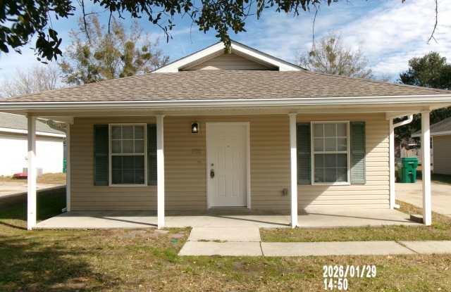 3BR/1.5BA Single Family Home in Gulfport. Rent $1,200