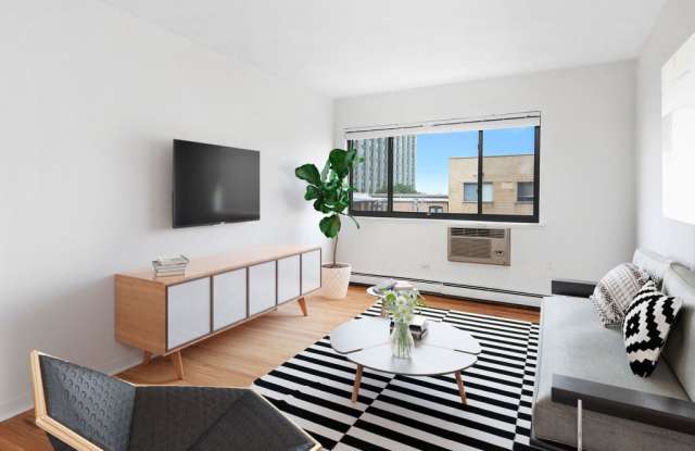 Photo of 536 West Addison