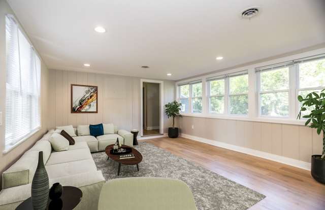 2011 Cleveland Street